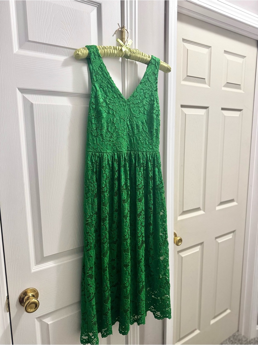 Simply Vera Vera Wang Green Lace V-Neck Midi Dress